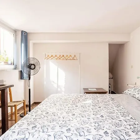 Rising Sun - With Private Bathrooms Homestay *