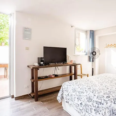 Homestay Rising Sun - With Private Bathrooms