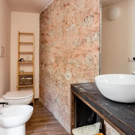 Homestay Rising Sun - With Private Bathrooms *