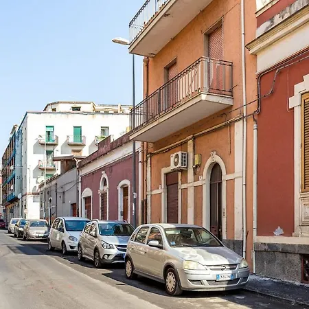 Rising Sun - With Private Bathrooms Homestay Catania