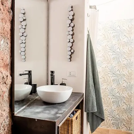 Homestay Rising Sun - With Private Bathrooms *