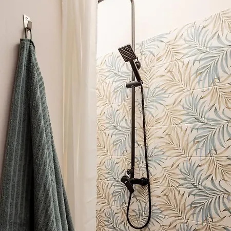 Homestay Rising Sun - With Private Bathrooms *