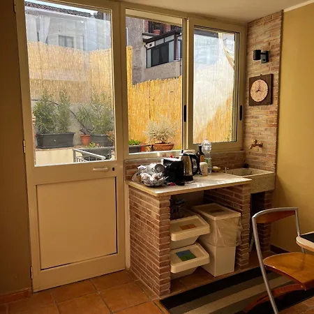 Homestay Rising Sun - With Private Bathrooms Catania
