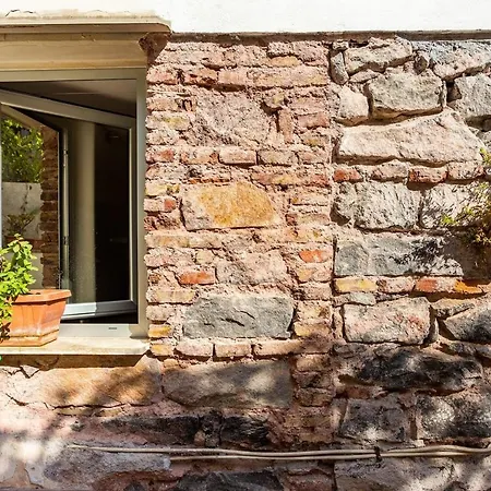 Rising Sun - With Private Bathrooms 홈스테이 *